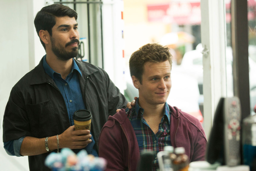 Raul Castillo ve Jonathan Groff