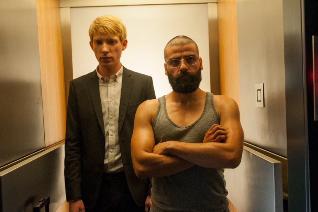 Domhnall Gleeson ve Oscar Isaac