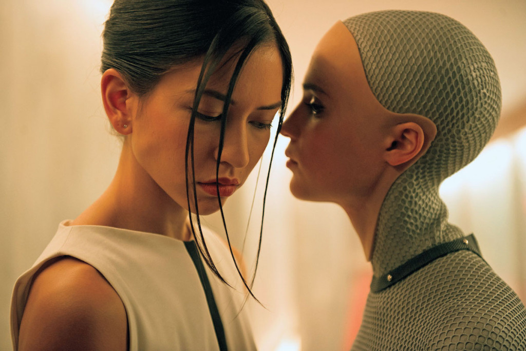 Sonoya Mizuno ve Alicia Vikander