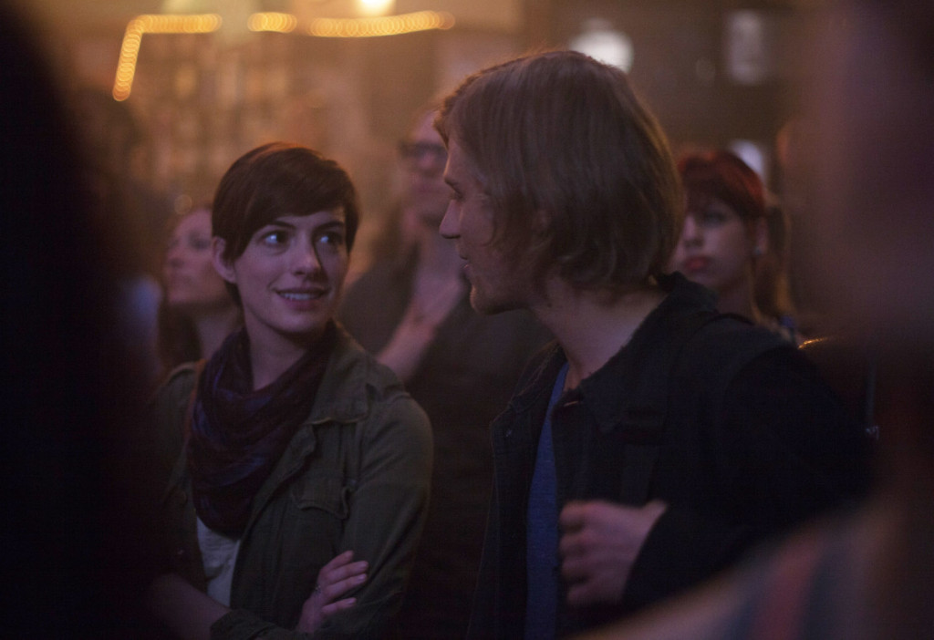 Anne Hathaway ve Johnny Flynn